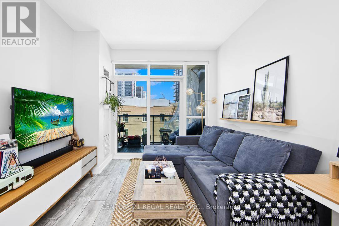 Toronto (north St. James Town), ON M4Y2J3,120 Homewood AVE #406