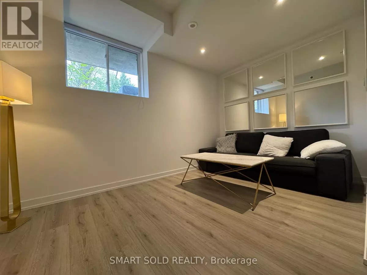 Toronto (newtonbrook East), ON M2M0B8,51 Winlock Parkway #24