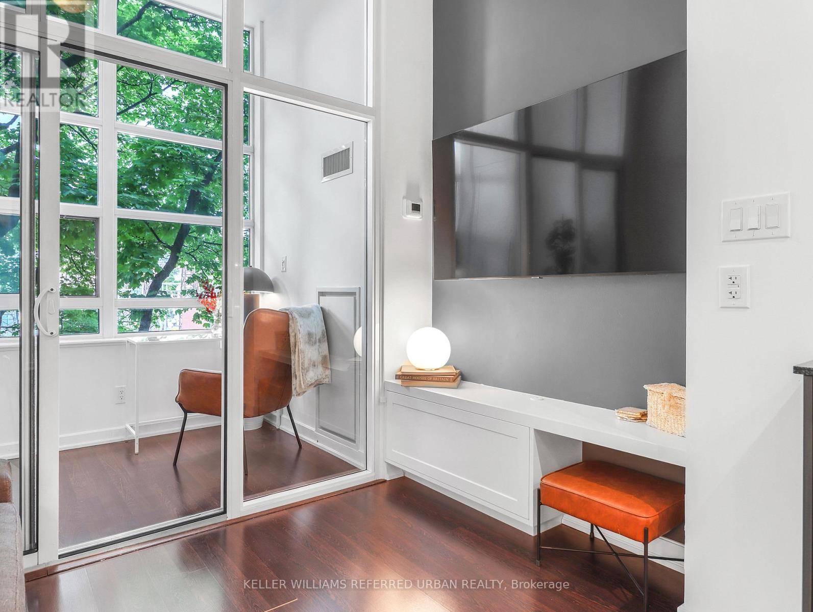 Toronto (casa Loma), ON M4V3E3,380 Macpherson AVE #231