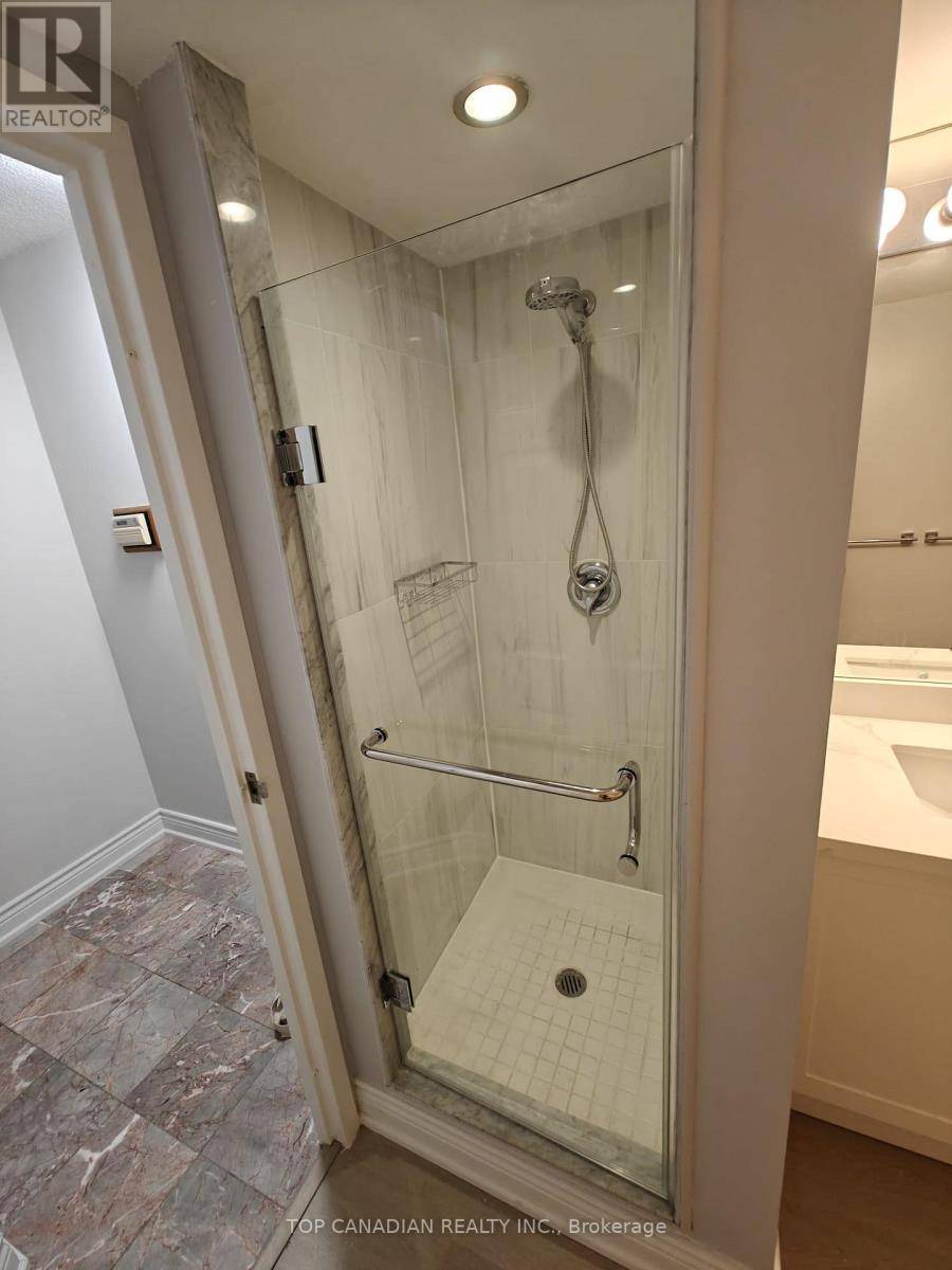 Toronto (waterfront Communities), ON M5E1W5,25 The Esplanade #2420