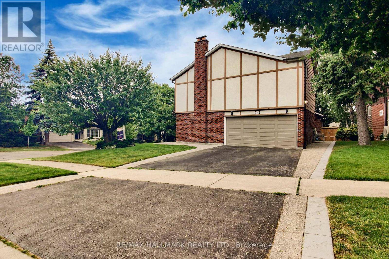 Toronto (parkwoods-donalda), ON M3A2L8,2 BUTTERFIELD DRIVE