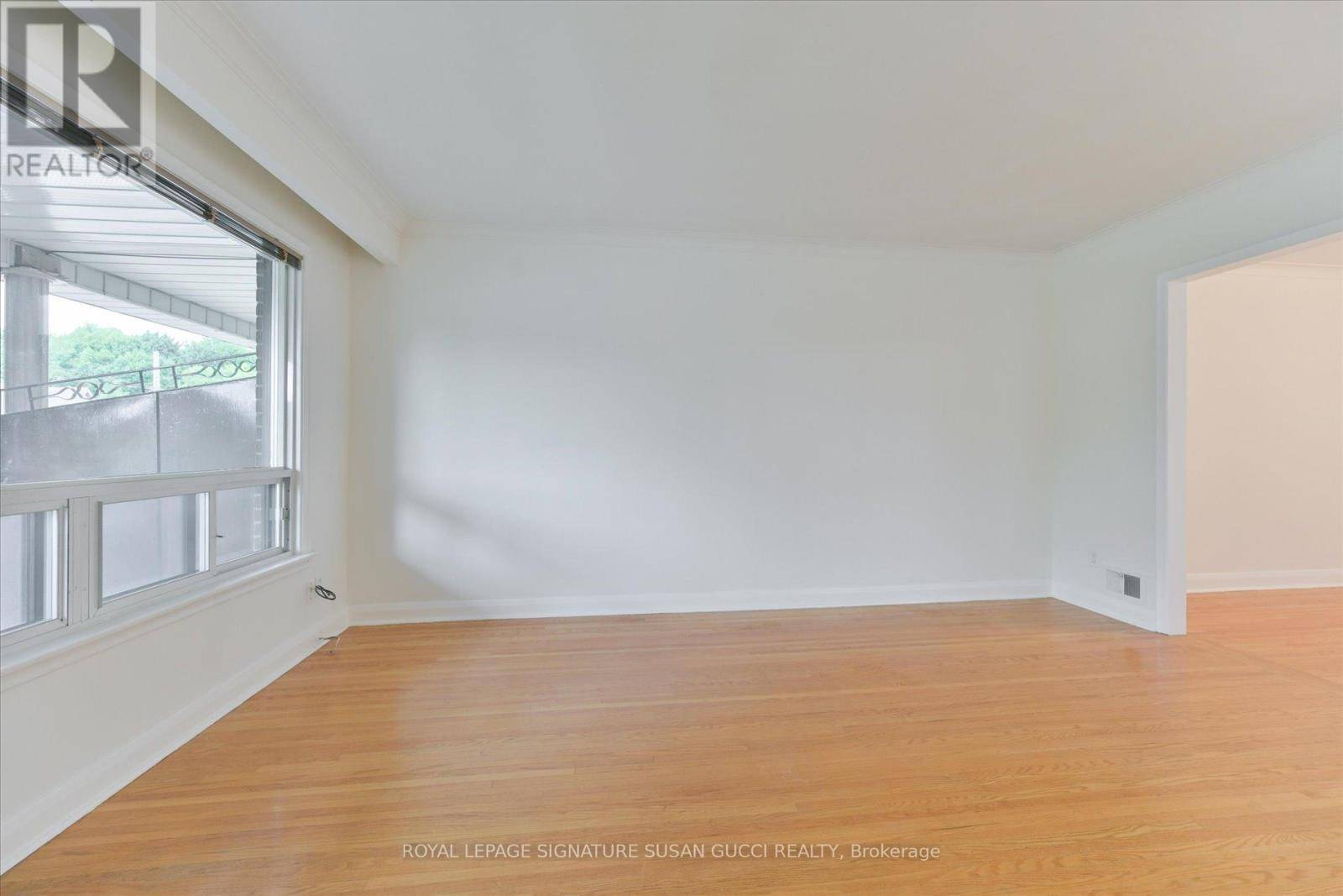 Toronto (oakwood Village), ON M6E3R9,2175 DUFFERIN STREET