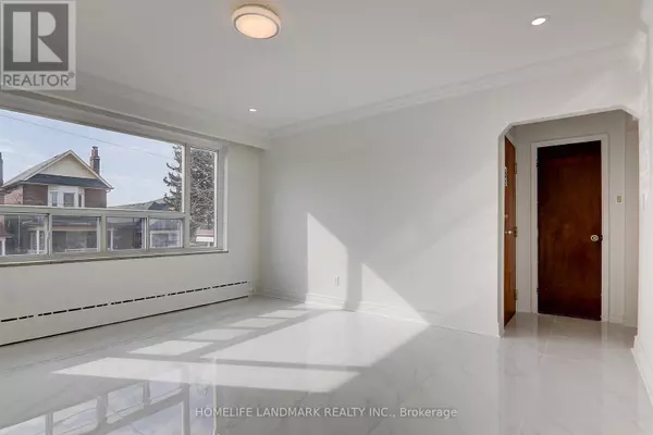 Toronto (oakwood Village), ON M6E1T3,8 Hanson RD #2(Upper