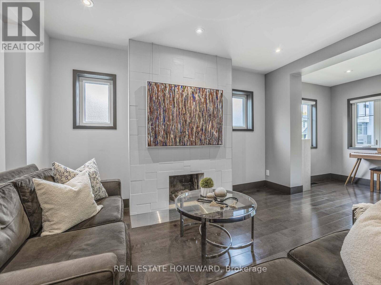 Toronto (yonge-eglinton), ON M5R1H5,258 ST CLEMENTS AVENUE