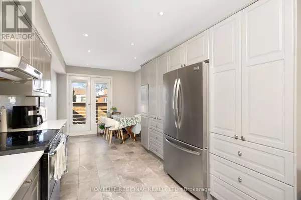 Toronto (trinity-bellwoods), ON M6J2Y5,204 ROXTON ROAD