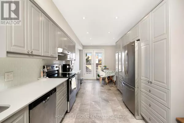 Toronto (trinity-bellwoods), ON M6J2Y5,204 ROXTON ROAD