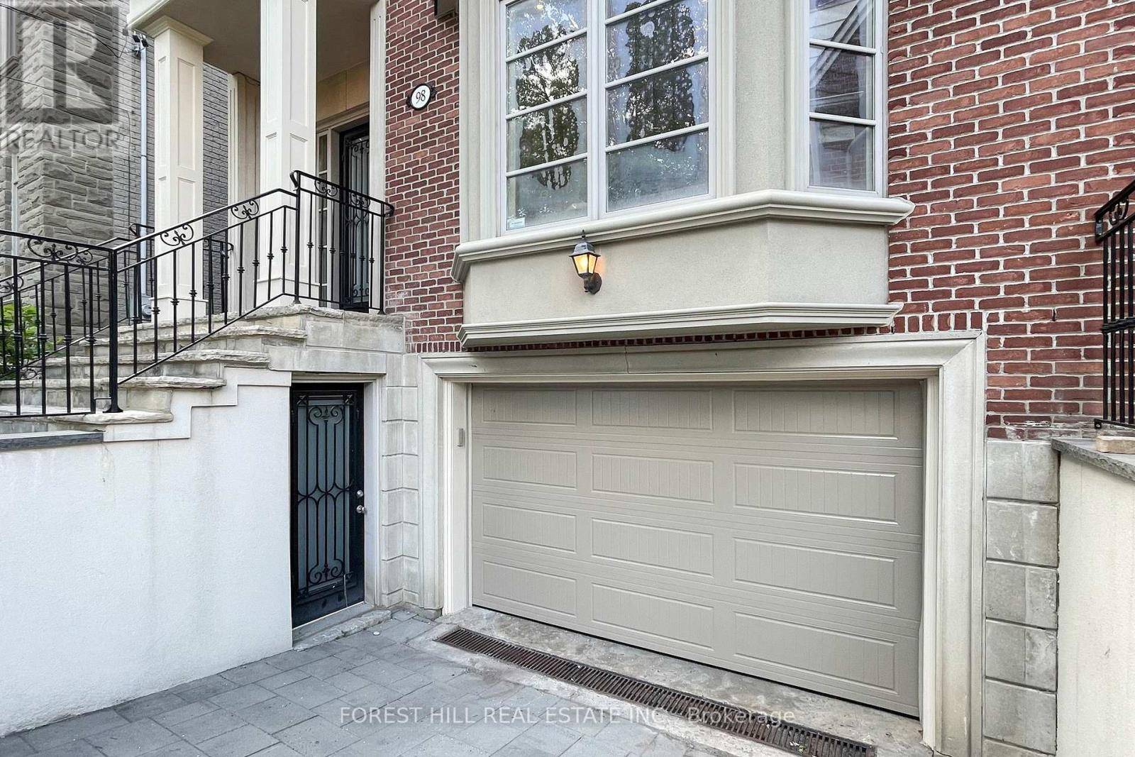 Toronto (willowdale East), ON M2N3Y5,98 PARKVIEW AVENUE