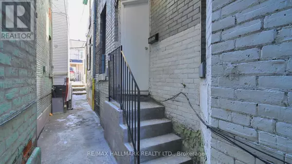 Toronto (kensington-chinatown), ON M5T2J9,38 KENSINGTON AVENUE