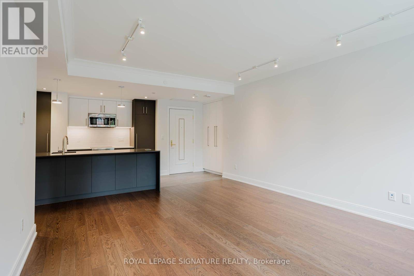 Toronto (casa Loma), ON M4V1H9,2 Clarendon AVE #114