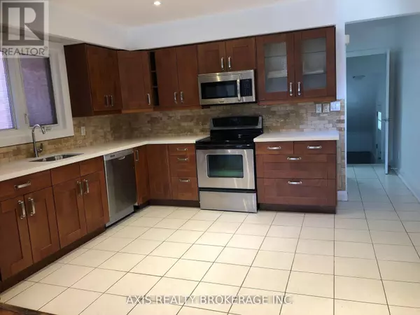 Toronto (oakwood Village), ON M6E3G4,596 GLENHOLME AVENUE