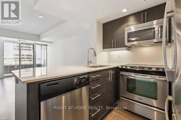 Toronto (niagara), ON M6K0A2,75 East Liberty ST #1015