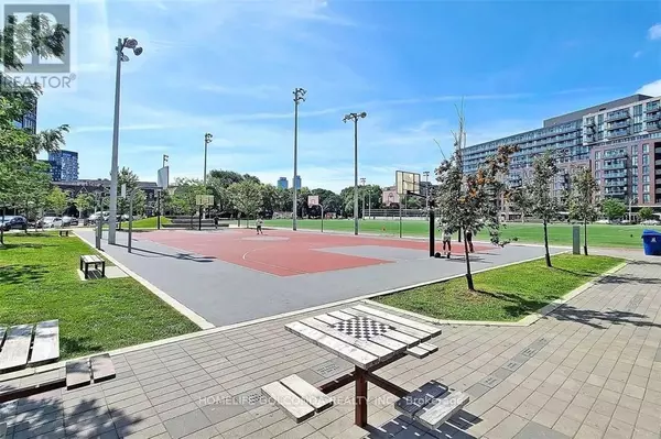 Toronto (regent Park), ON M5A0S3,100 River ST #Th07