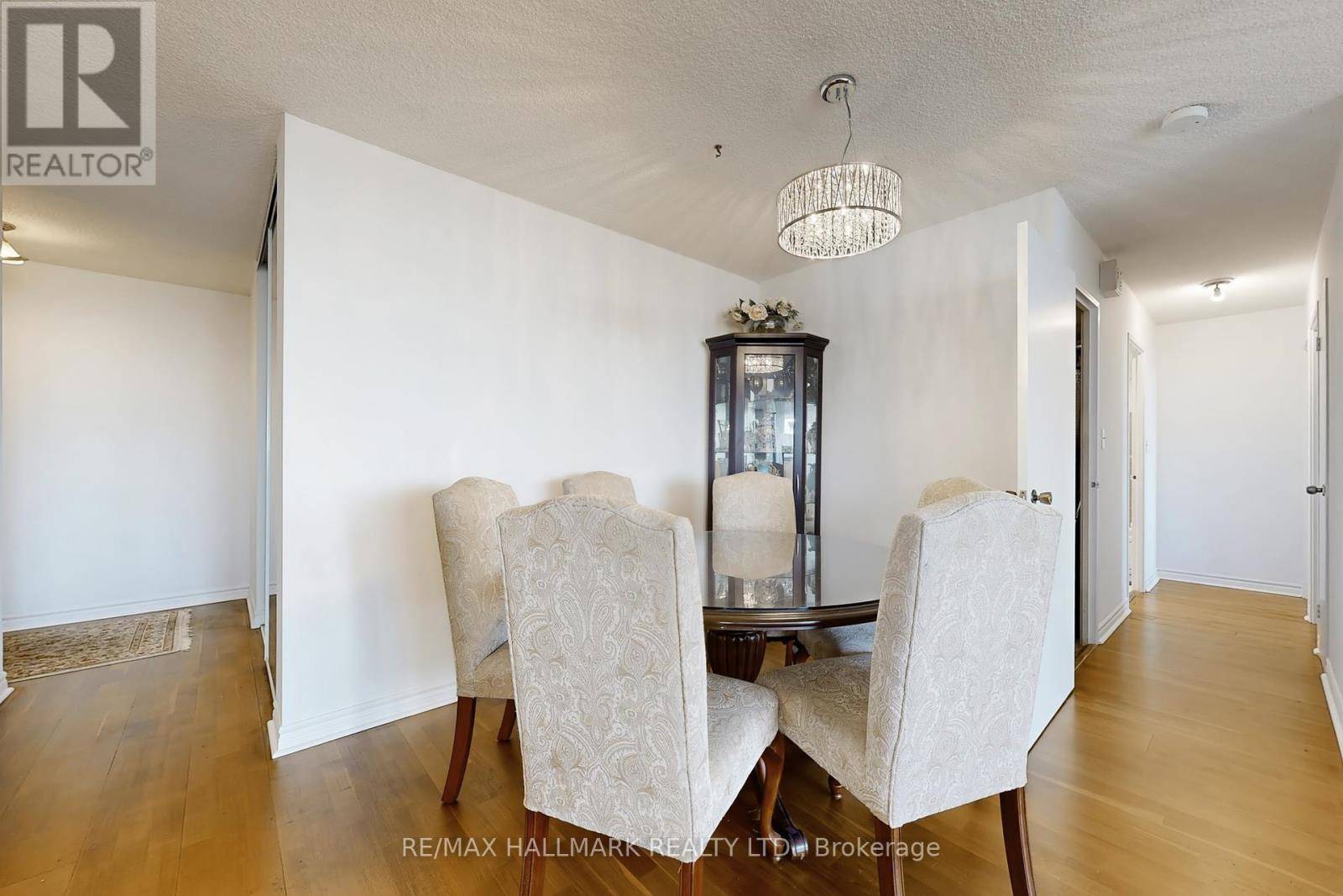 Toronto (don Valley Village), ON M2J4X7,3300 Don Mills Rd RD #1802