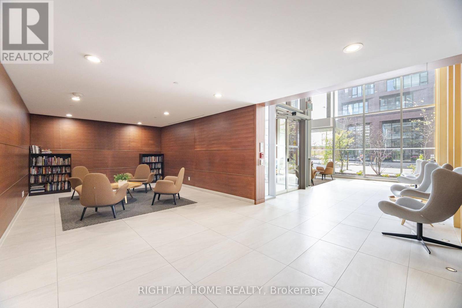 Toronto (waterfront Communities), ON M5A0G2,455 Front ST East #S419