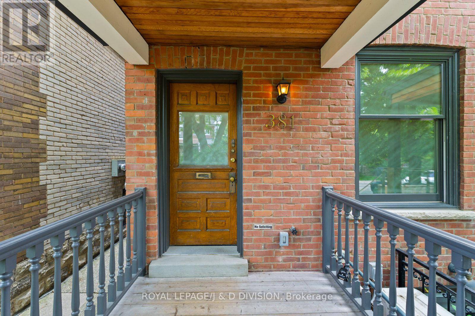 Toronto (dufferin Grove), ON M6H3W2,381 ST CLARENS AVENUE
