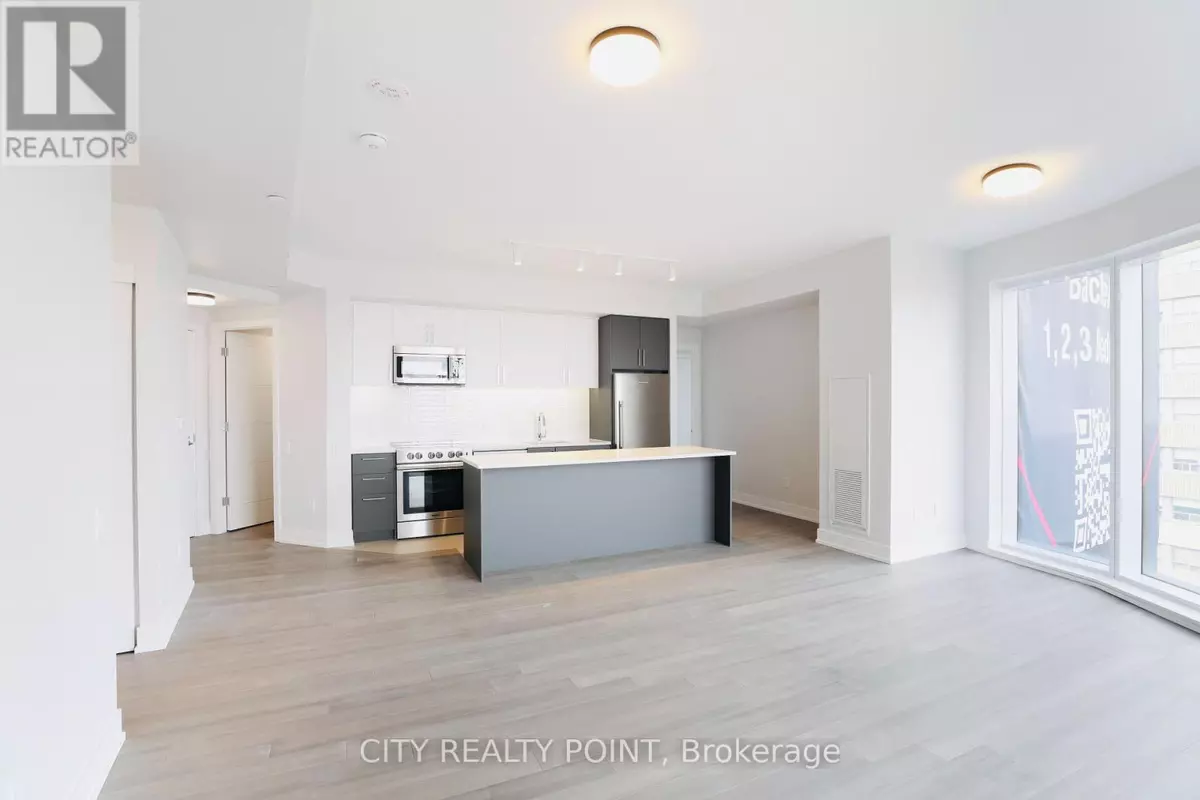 Toronto (forest Hill North), ON M6B2Y9,2525 Bathurst ST #707