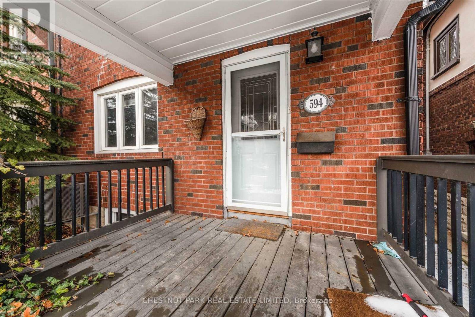 Toronto (mount Pleasant East), ON M4S1V1,594 HILLSDALE AVENUE E