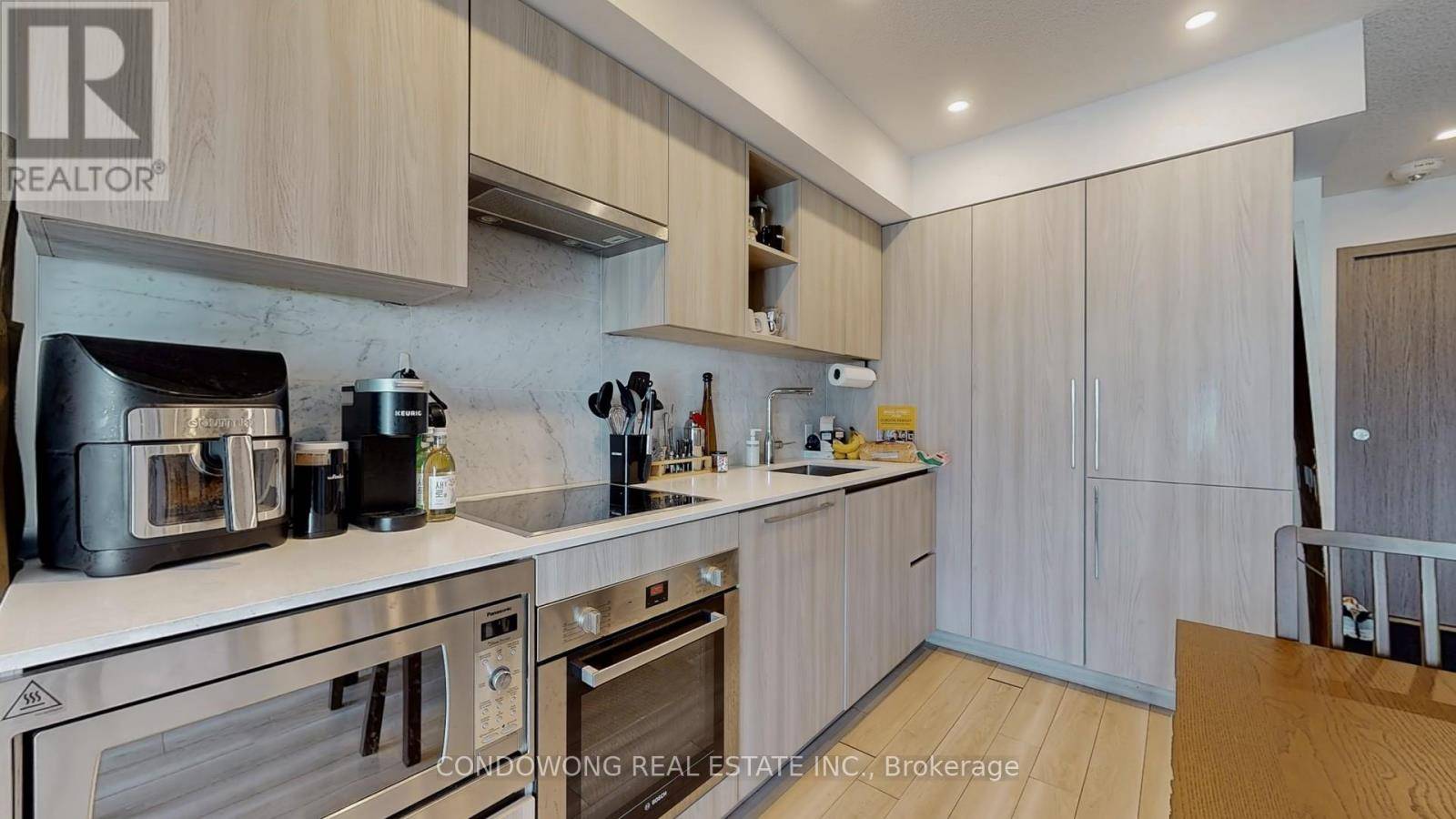 Toronto (waterfront Communities), ON M5V0N1,17 Bathurst ST #911