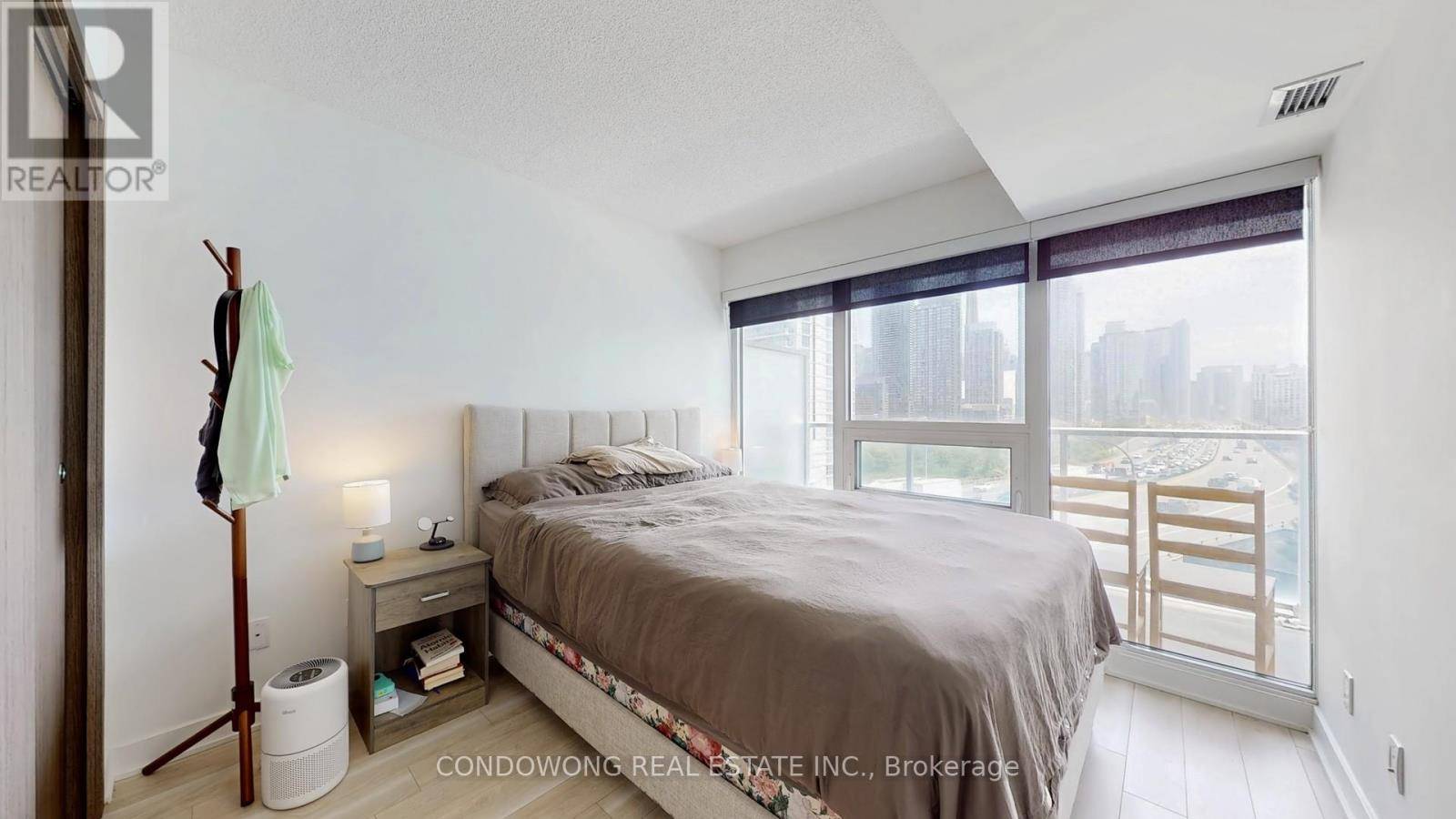 Toronto (waterfront Communities), ON M5V0N1,17 Bathurst ST #911