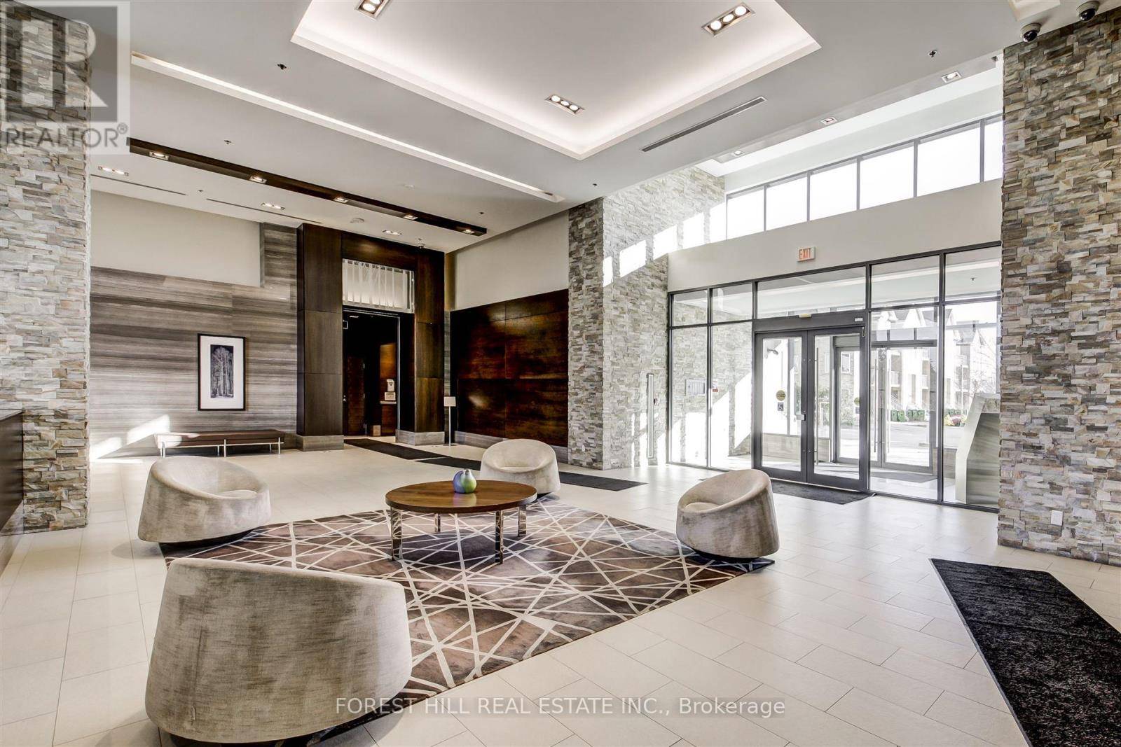 Toronto (leaside), ON M4G0A5,35 Brian Peck CRES #TH 120