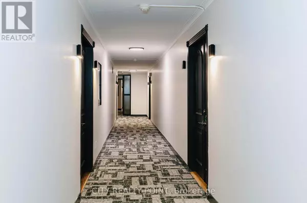 Toronto (forest Hill North), ON M5N1J4,10 Shallmar BLVD #201