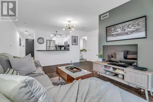Toronto (niagara), ON M5V1B2,231 Fort York BLVD #1701