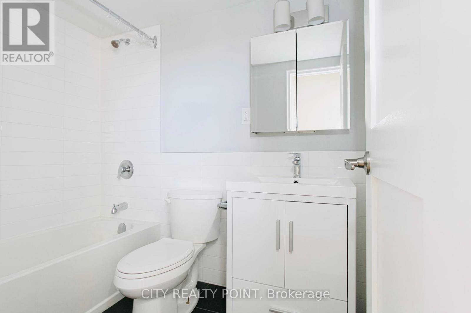 Toronto (mount Pleasant East), ON M4P1M4,490 Eglinton ST East #506