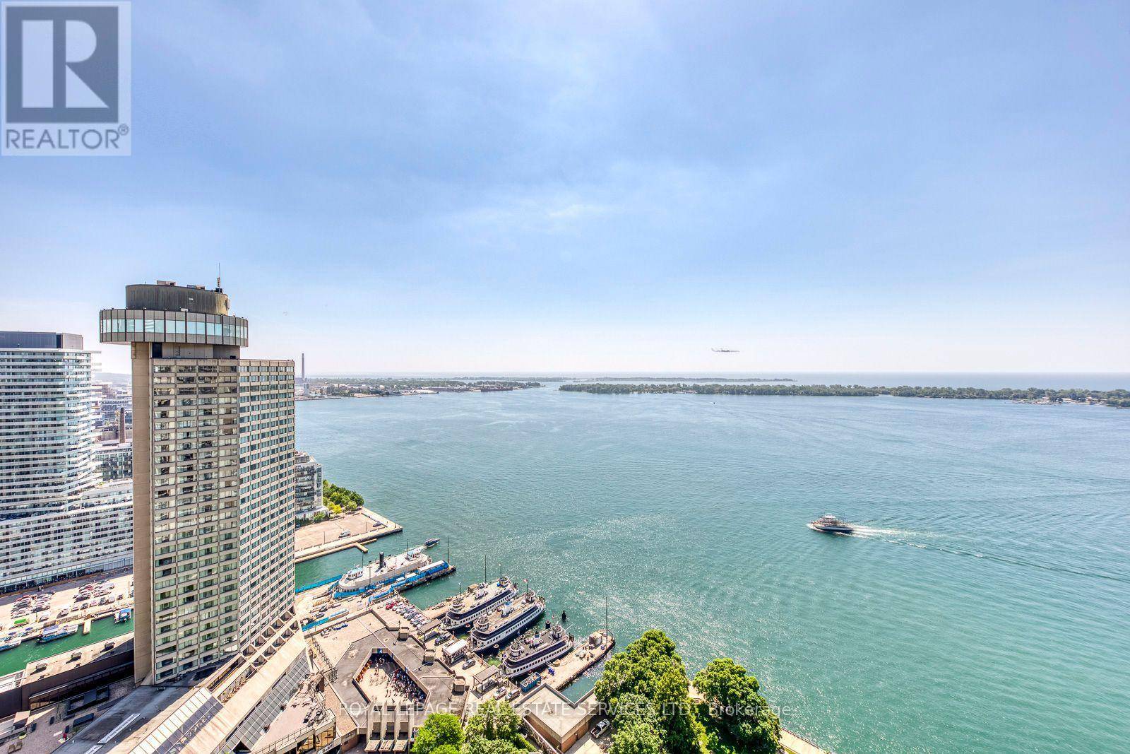 Toronto (waterfront Communities), ON M5J2G2,33 Harbour SQ Southeast #1032