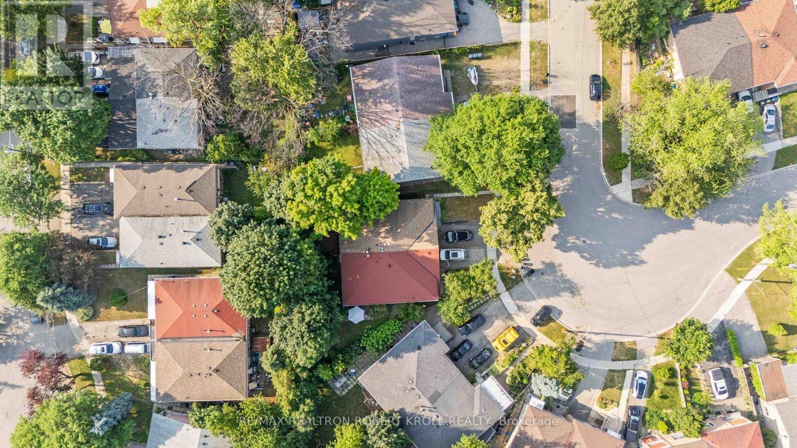 Toronto (newtonbrook West), ON M2R2X1,92 ELISE TERRACE