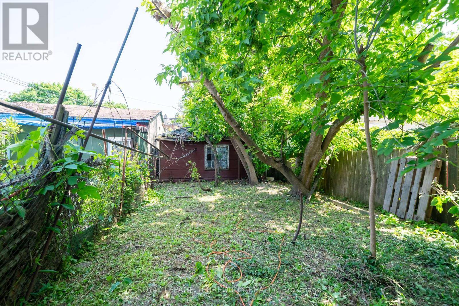 Toronto (palmerston-little Italy), ON M6G3L5,585 SHAW STREET