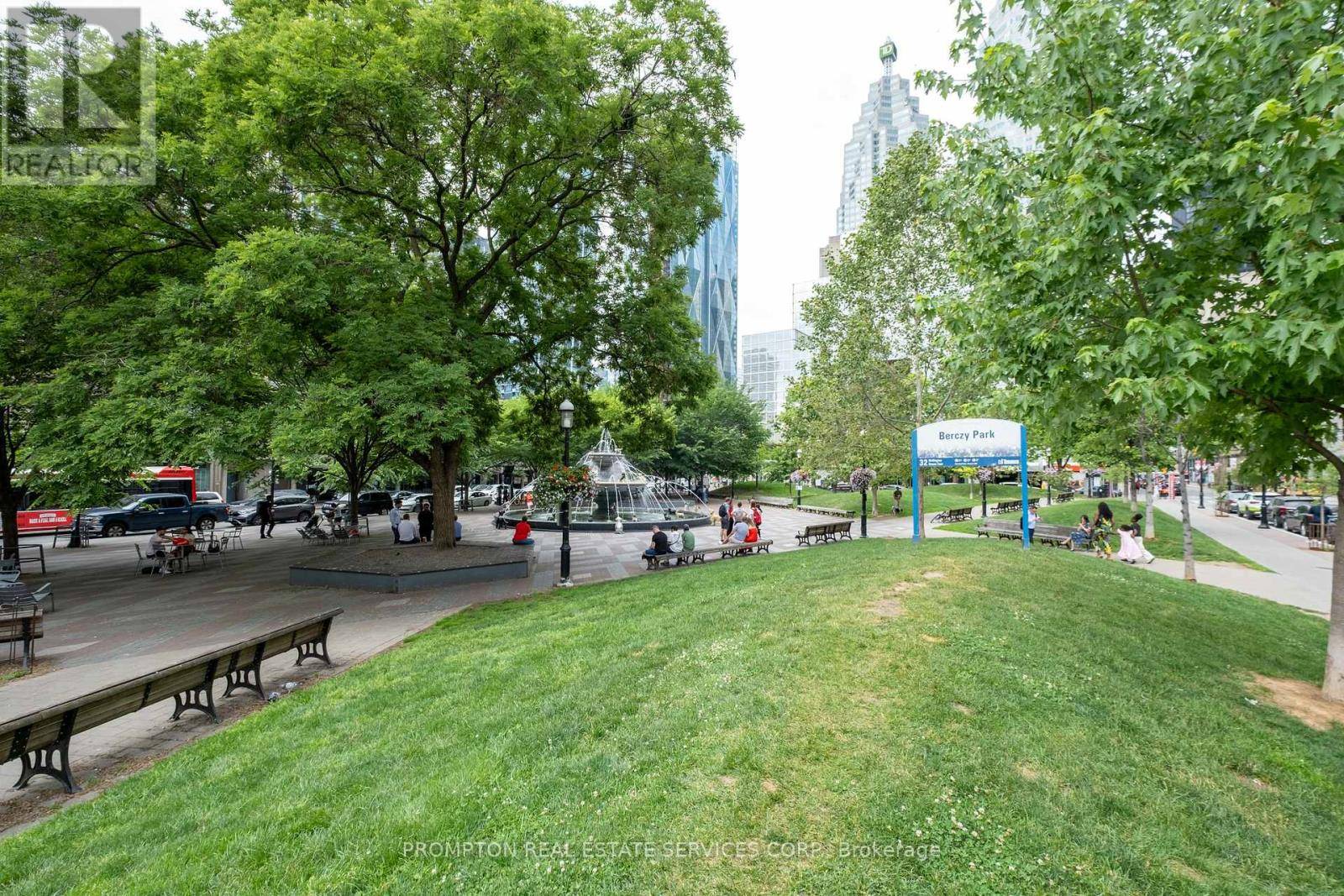 Toronto (waterfront Communities), ON M5E0A8,1 The Esplanade #807