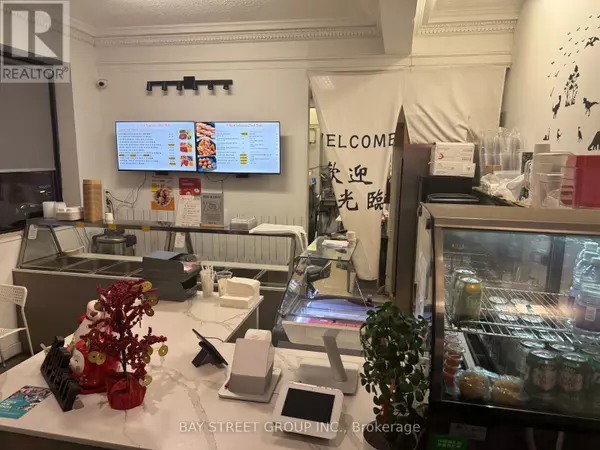 Toronto (annex), ON M6G1L2,690 BLOOR STREET W