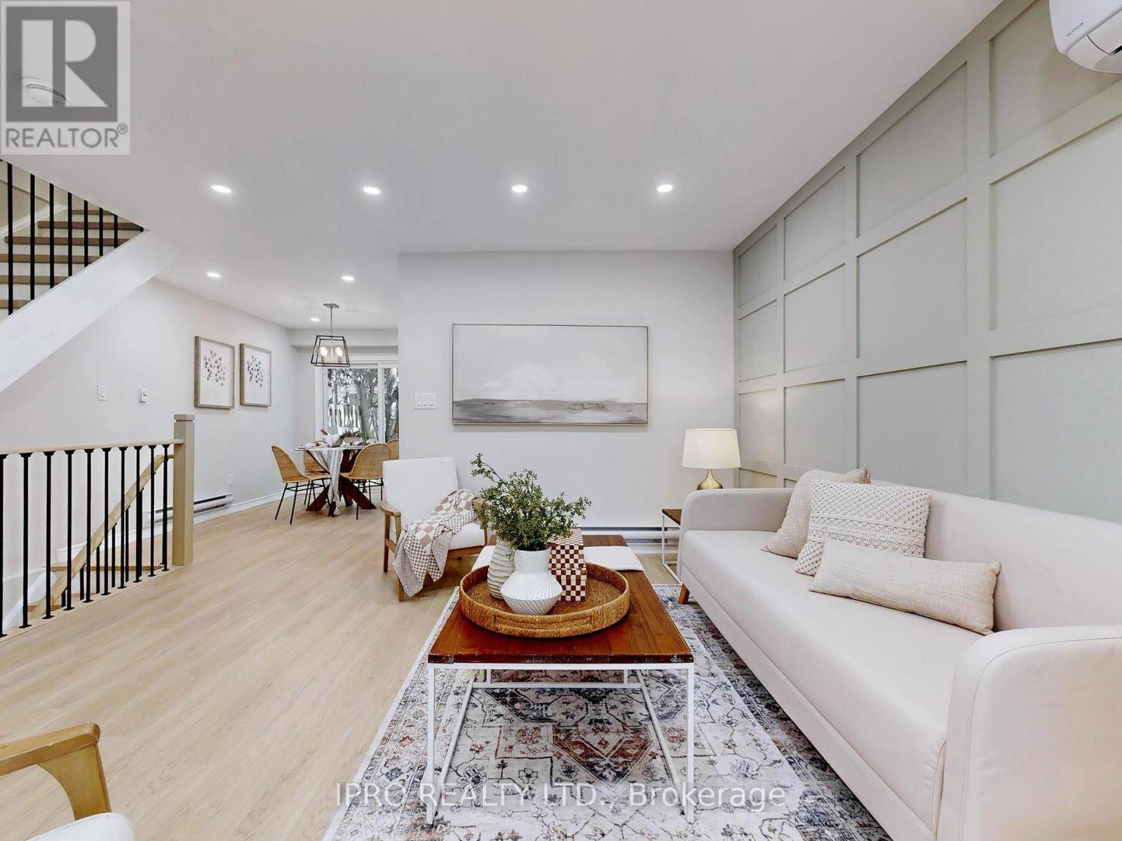 Toronto (westminster-branson), ON M2R3J1,61 PLUM TREE WAY