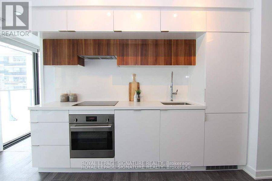 Toronto (mount Pleasant West), ON M4P0C6,185 Roehampton AVE #303