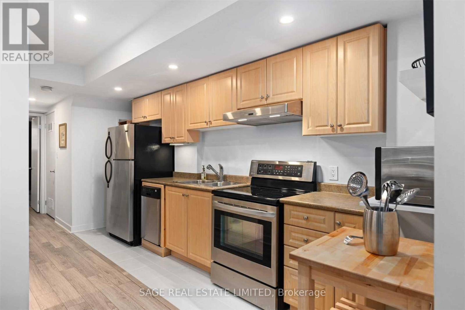 Toronto (moss Park), ON M5A1L8,492 King ST East #Lower