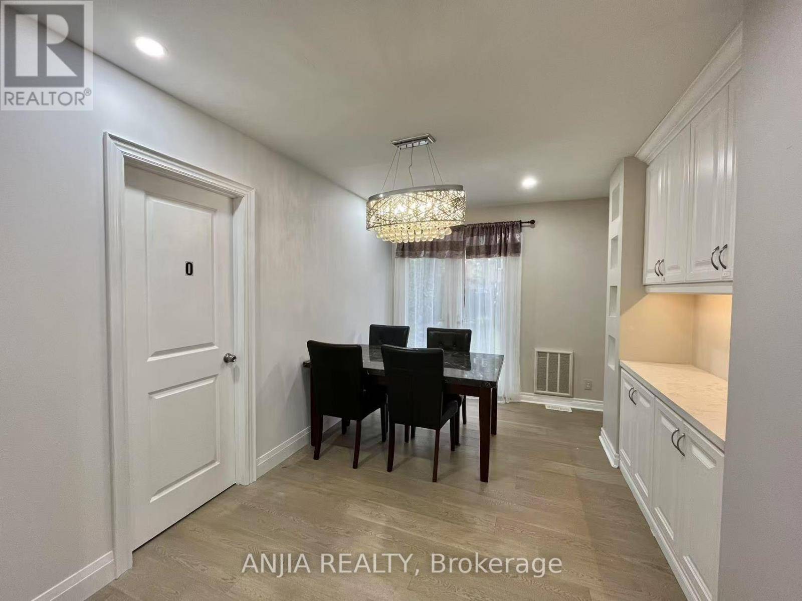 Toronto (willowdale East), ON M2N3V4,298 EMPRESS AVENUE