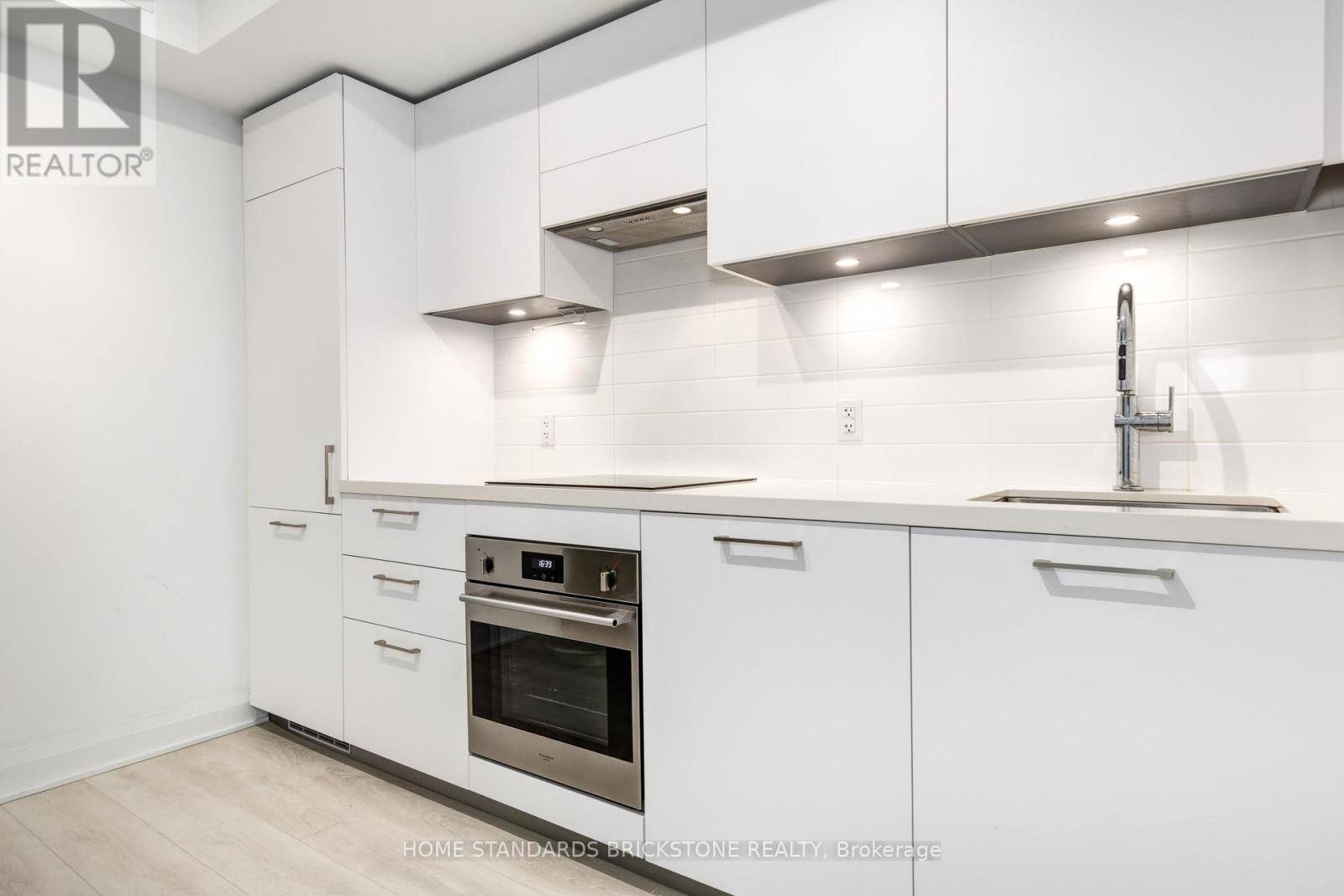Toronto (thorncliffe Park), ON M4G0C9,33 Frederick Todd WAY #429