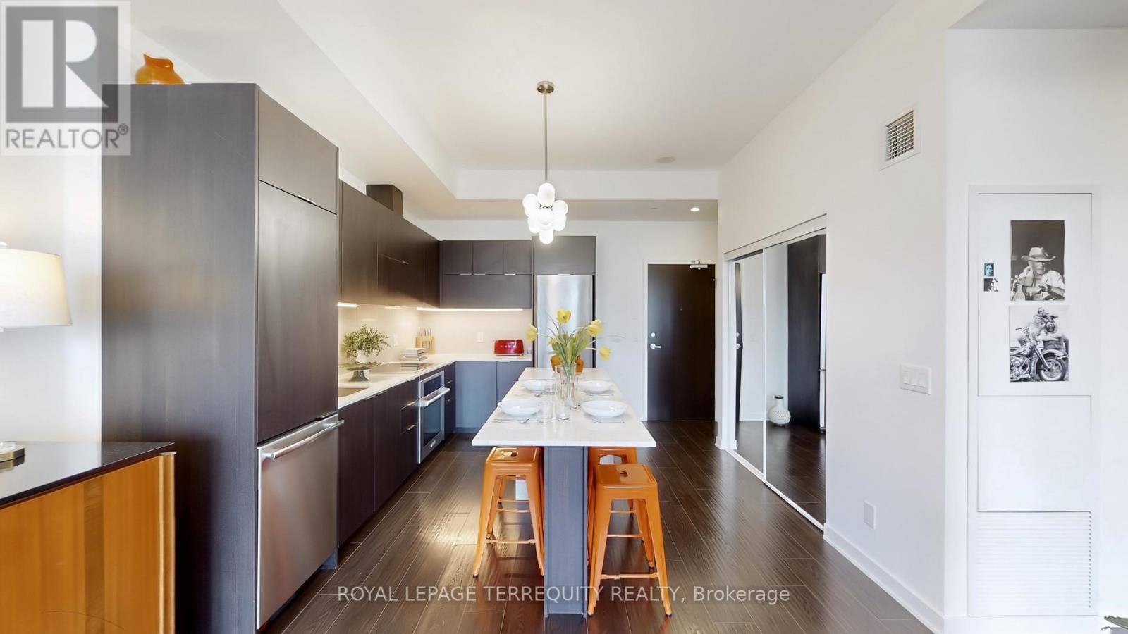 Toronto (regent Park), ON M5A0C2,55 Regent Park BLVD #415