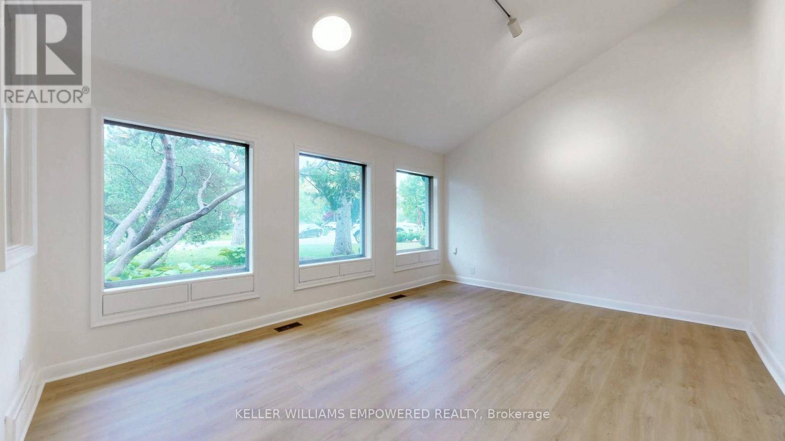 Toronto (banbury-don Mills), ON M3B3A4,34 CEDARBANK CRESCENT