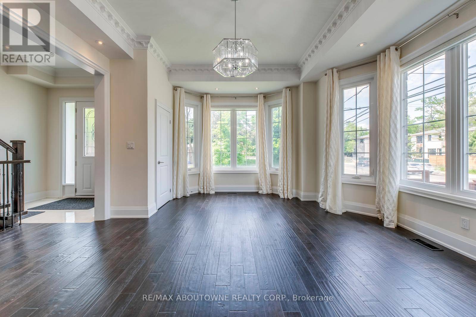 Toronto (willowdale East), ON M2N4N2,319 HOLMES AVENUE