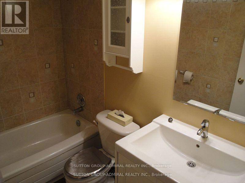 Toronto (newtonbrook East), ON M2M4B1,205 Hilda AVE #906