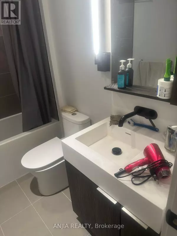 Toronto (mount Pleasant West), ON M4P1V3,117 Broadway AVE #616