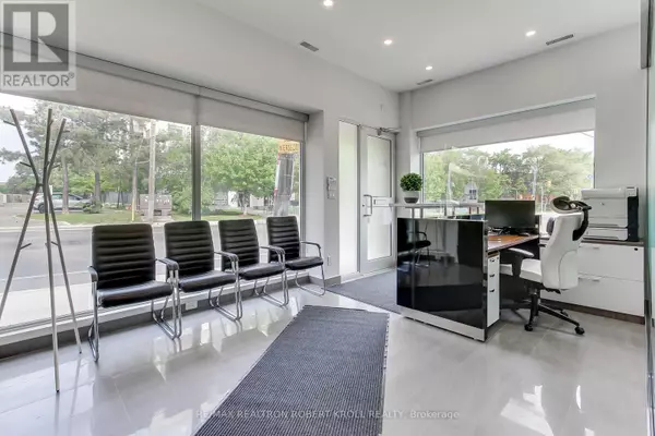 Toronto (bedford Park-nortown), ON M6A2B1,3173 Bathurst ST #Main Floor