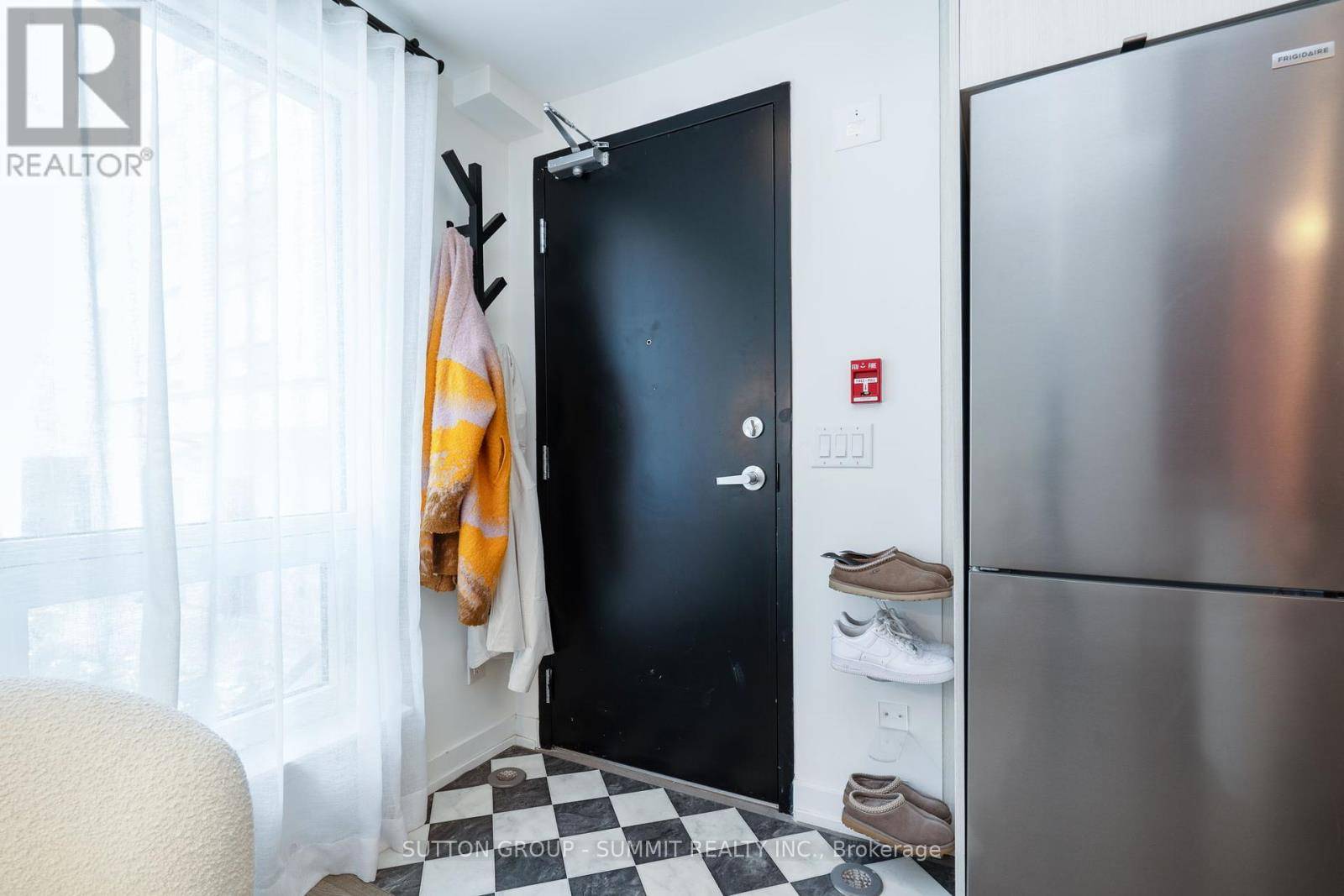 Toronto (clanton Park), ON M3H0E9,861 Sheppard AVE West #18