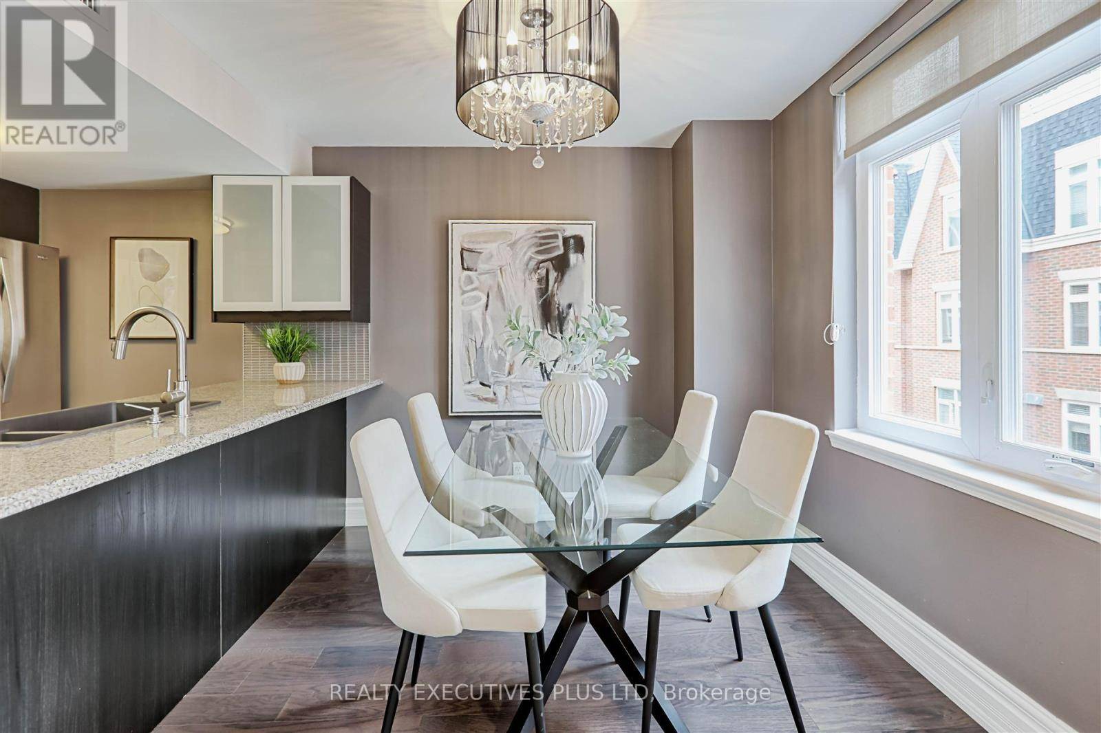 Toronto (mount Pleasant West), ON M4S2J7,98 Redpath AVE #9