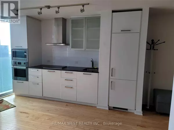 Toronto (waterfront Communities), ON M5J1A9,12 York ST #4001