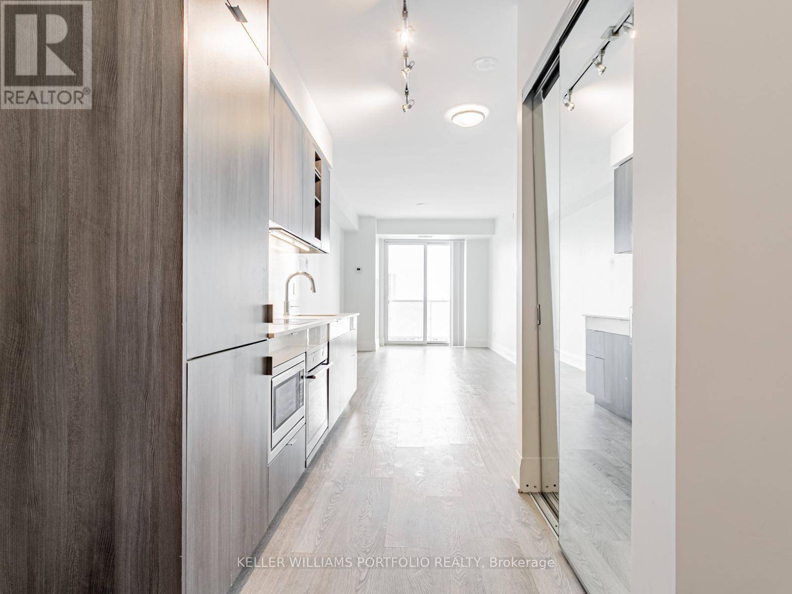 Toronto (mount Pleasant West), ON M4P0C5,101 Erskine AVE #2212