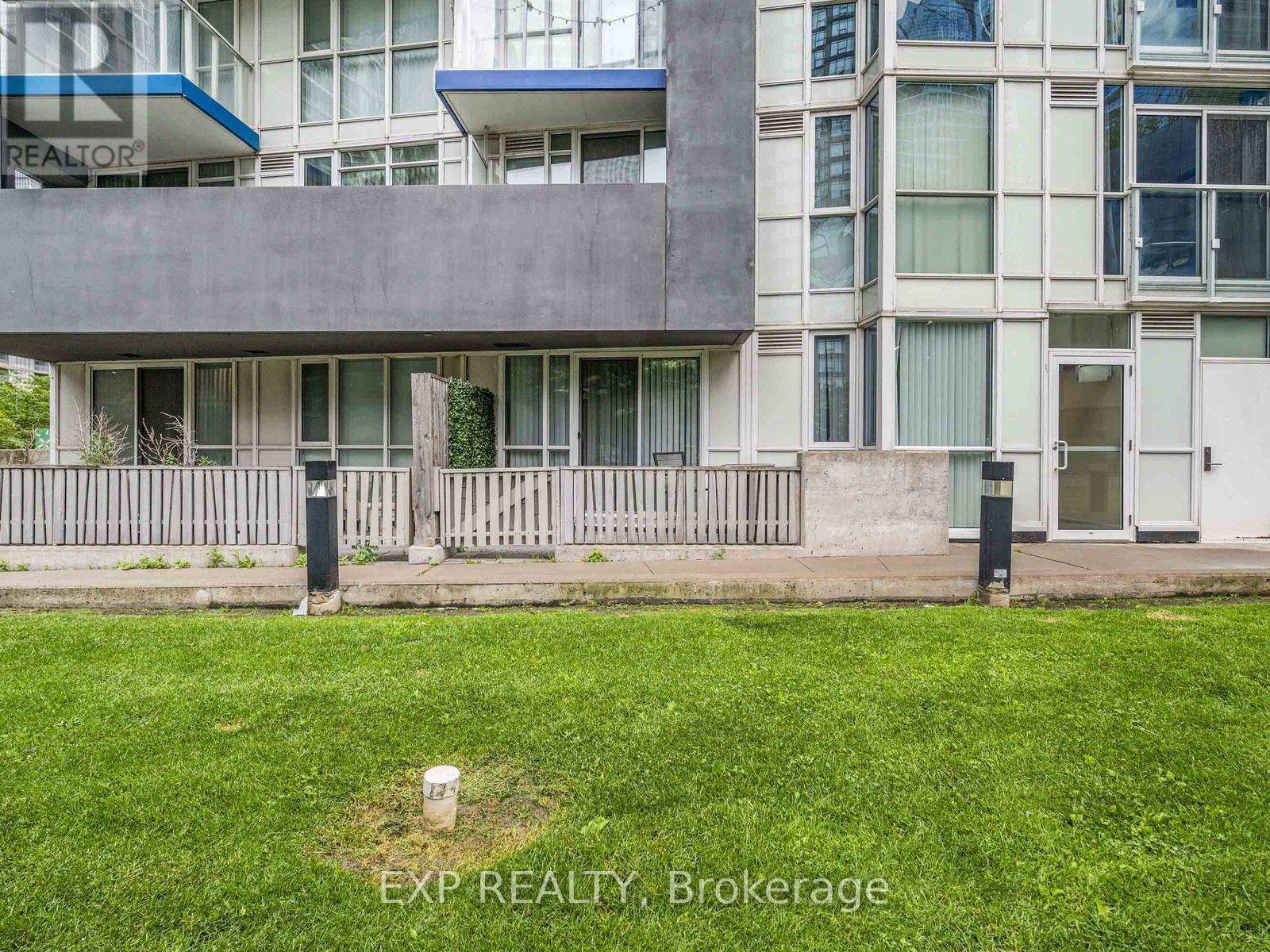 Toronto (waterfront Communities), ON M5V0J8,75 Queens Wharf RD #116