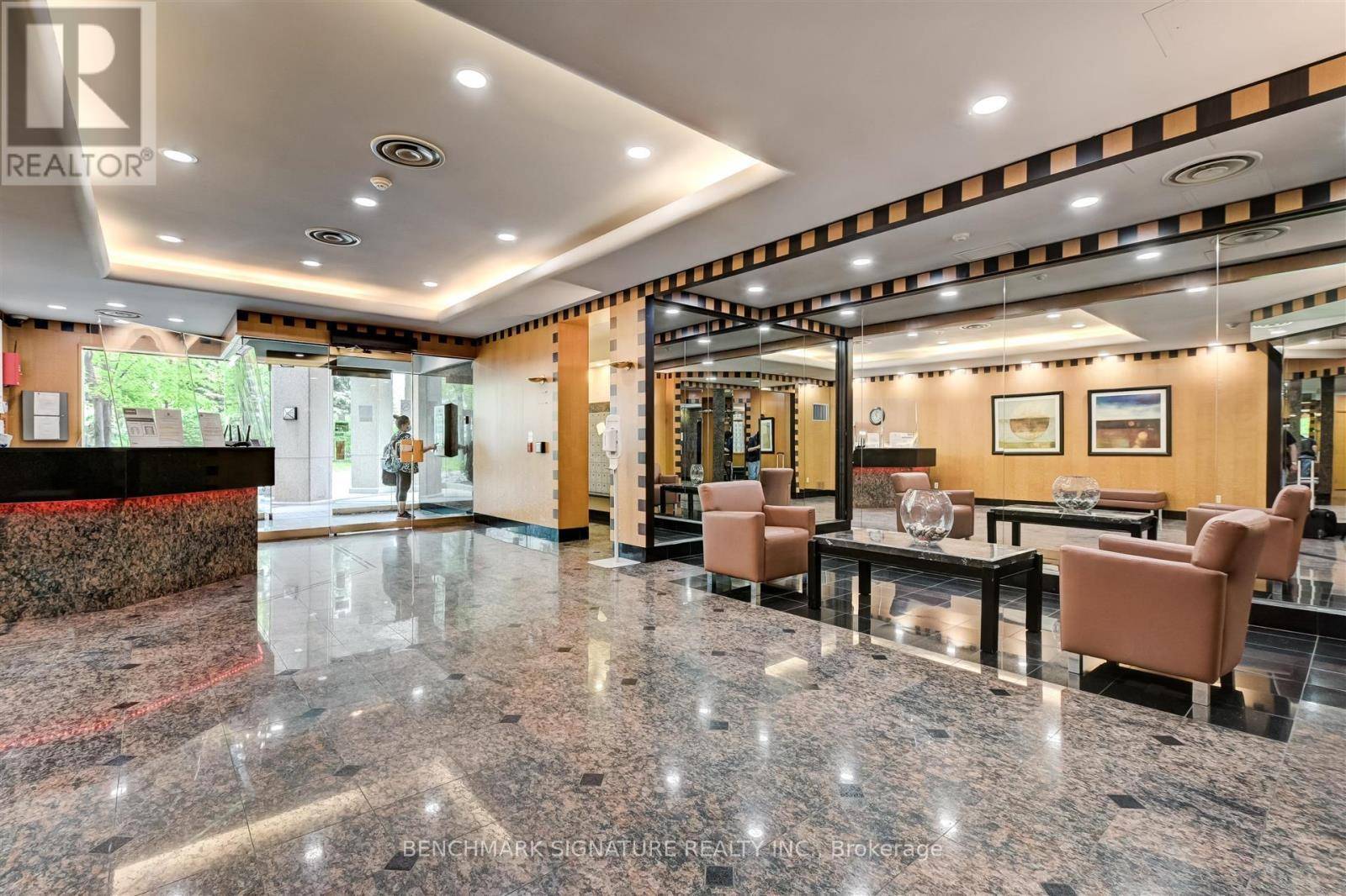 Toronto (willowdale East), ON M2N6T5,18 Hillcrest AVE #204