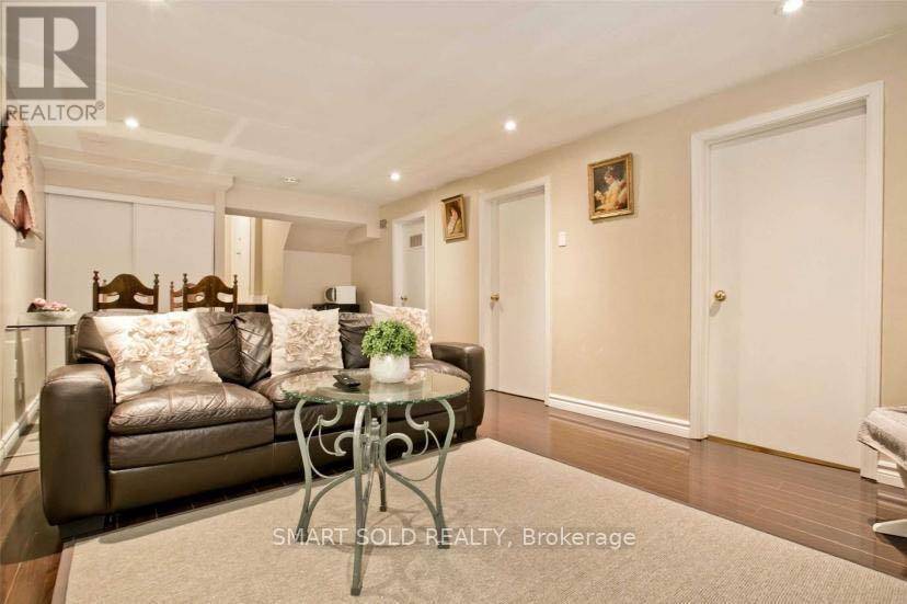 Toronto (bayview Woods-steeles), ON M2M3A7,40 Mintwood DR #Bsmt